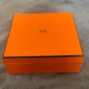 Hermes Box 6.75x6.75x2.25